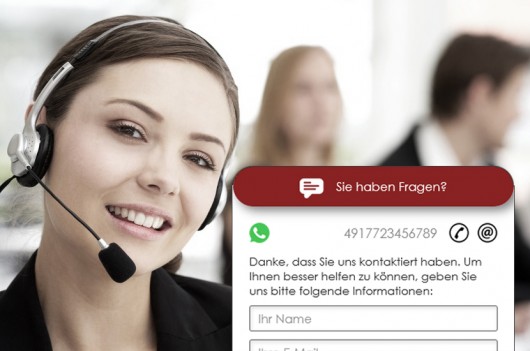Callcenterdame mit geöffnetem Chat